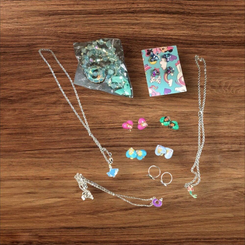 Disney Princess-Themed Jewelry Bundle Earrings & Necklaces Mixed Lot Pre-Owned S